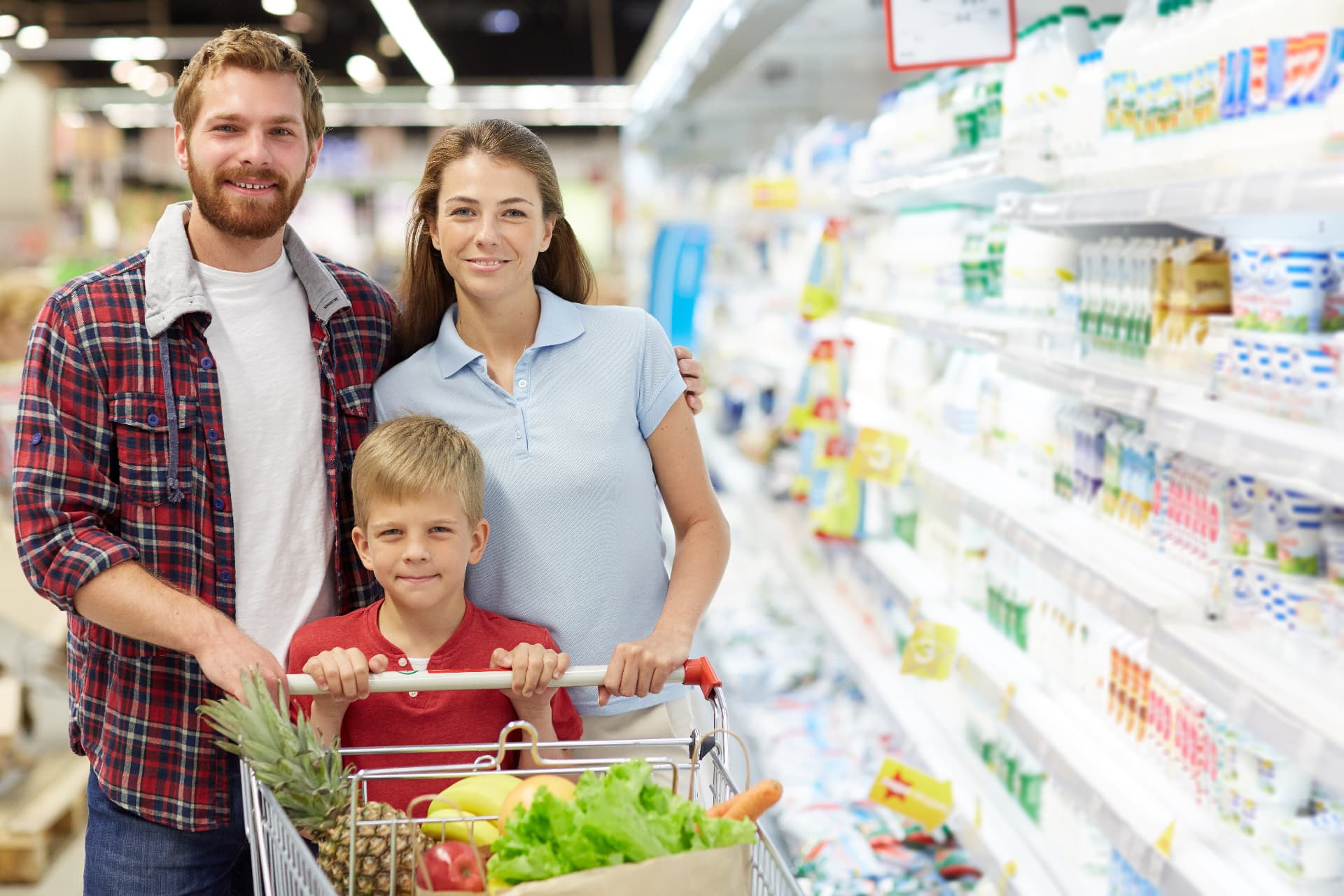 Familje duke bërë pazar në Alda Market